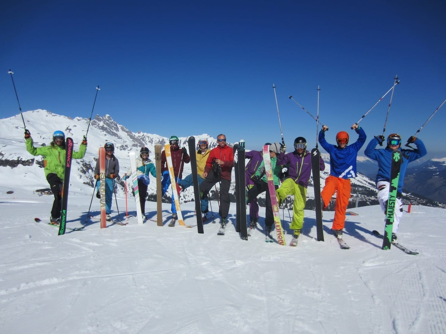 images/Group-clients-skis-up-1500x1125.jpg